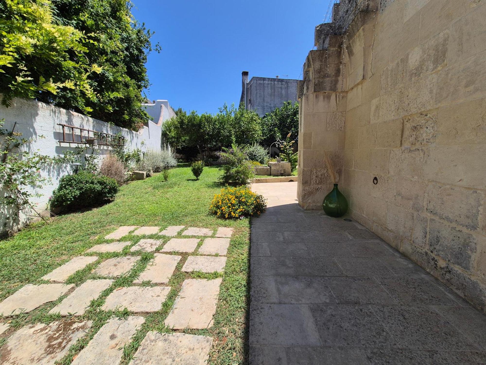 Casa Frea Dimora Storica Bed & Breakfast Martano Exterior foto